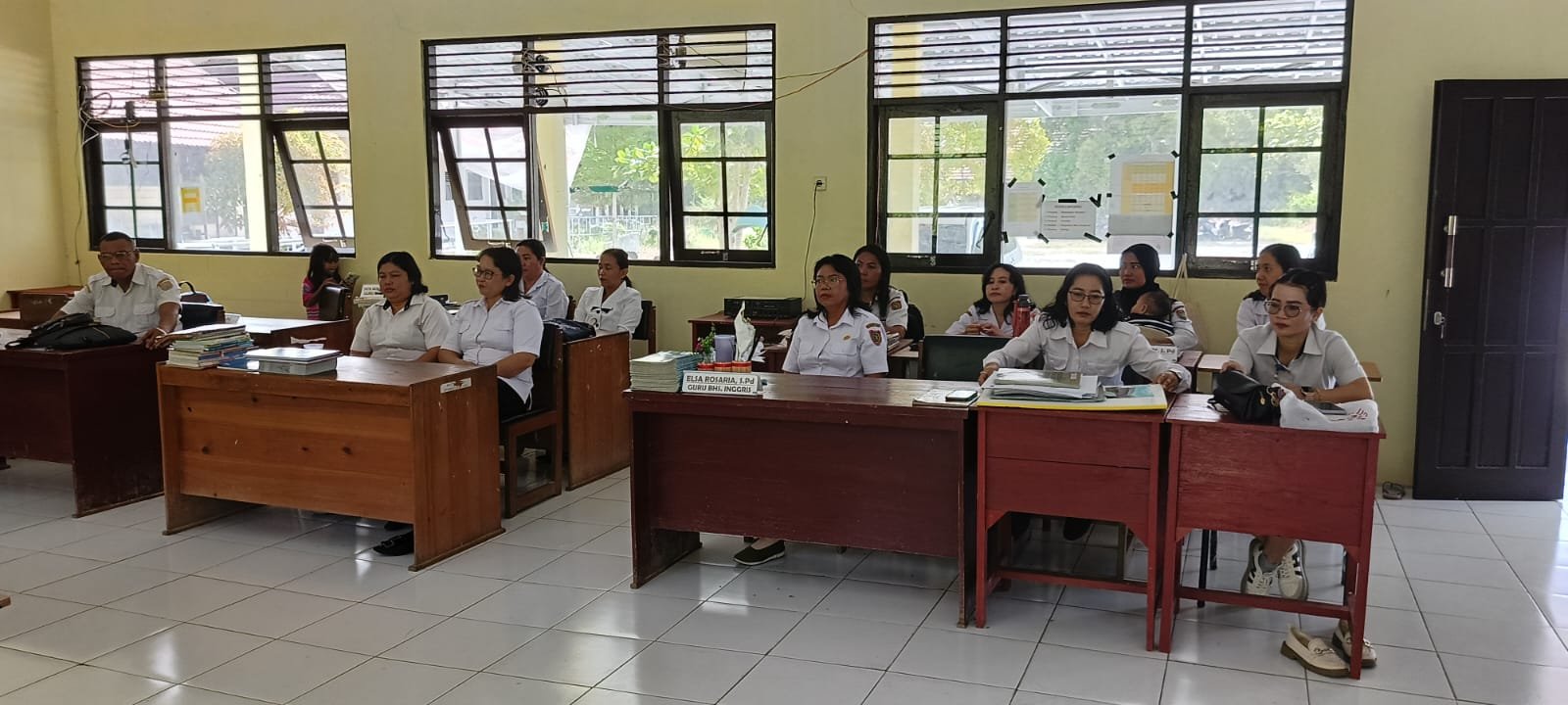 "Agenda Pertemuan Perdana dengan Ibu Pengawas Sekolah di SMA Negeri-1 Banama Tingang"  (2)