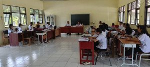 "Agenda Pertemuan Perdana dengan Ibu Pengawas Sekolah di SMA Negeri-1 Banama Tingang"  (3)